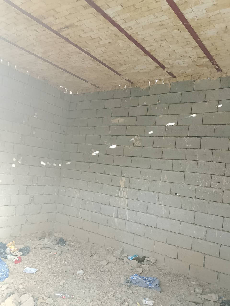 سلام عليكم
بيت مساحته 200
شارع شيخ نعمه متوفر ماي وكهرباء 
سعر خاص
*********** بيه واتساب
