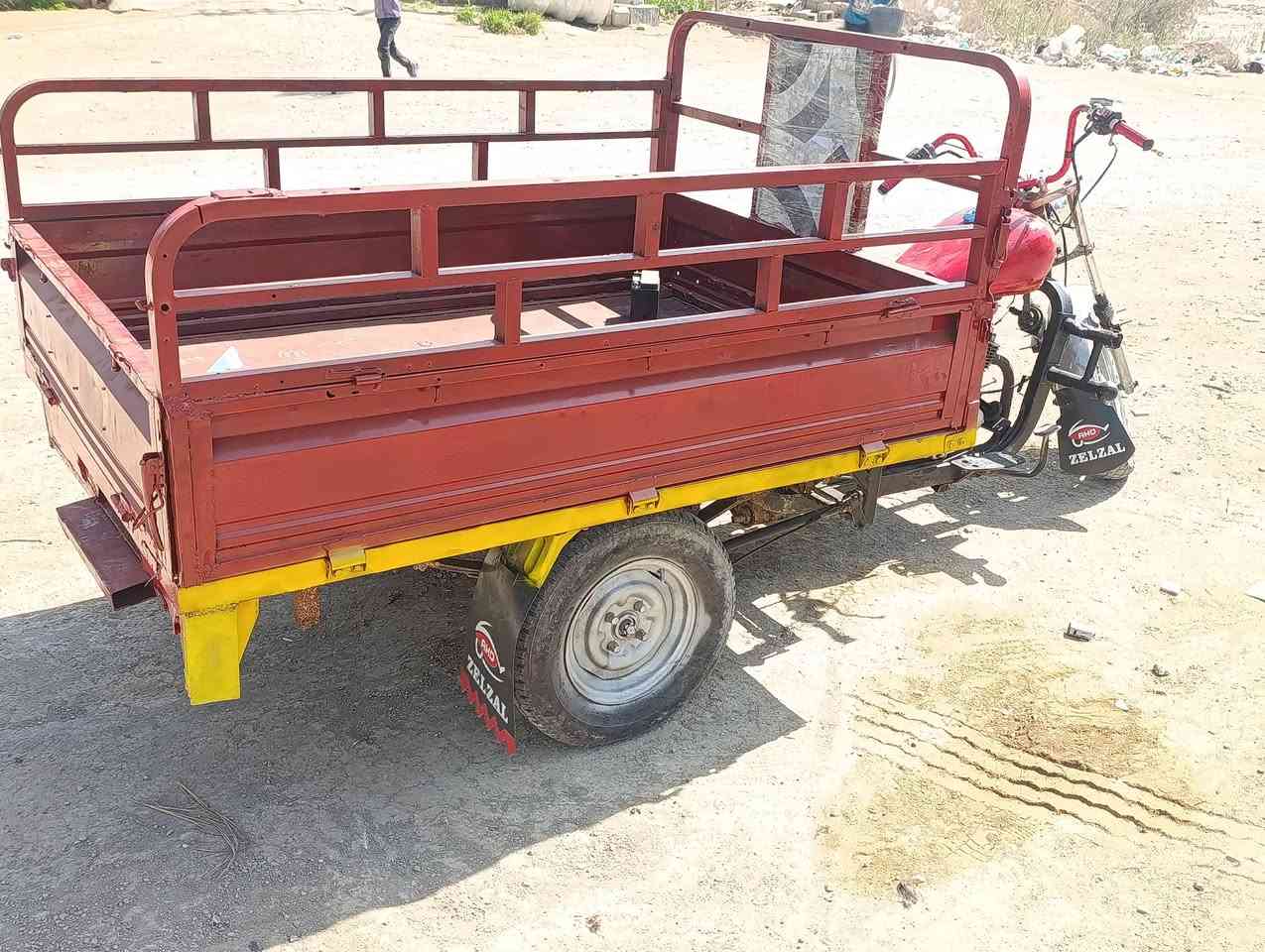 ستوتة امتيار موديل 16  اوراق اصولية سلف وهندر كهربايات كاملة باتري جديد مكينة نشطة  المكان كنعان  السعر 700 وبيهة مجال   
***********
***********
