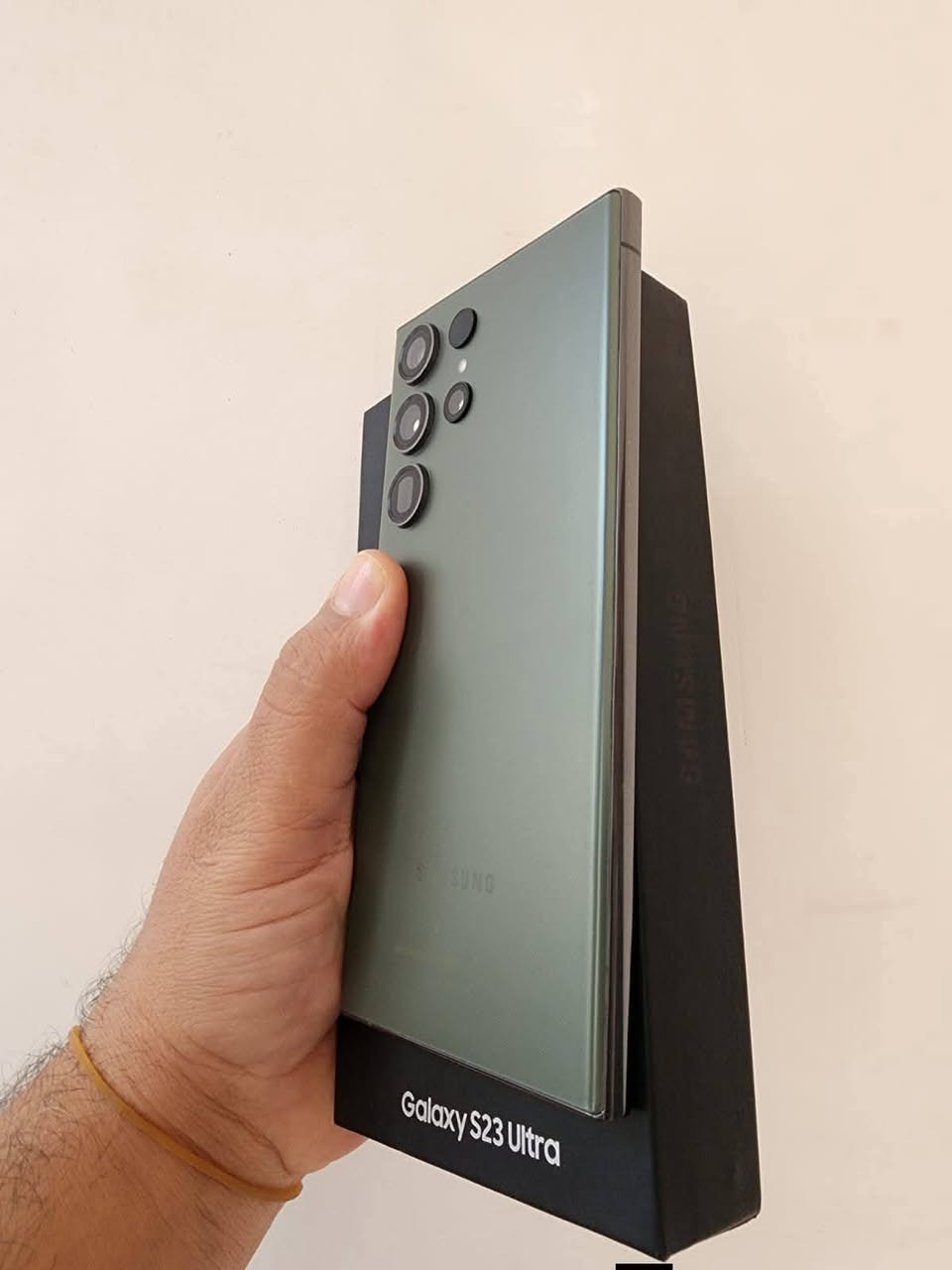 سامسونج S 23  الترا  زيتوني 

دبل شريحه خطين 

نسخه امريكيه 

نظافة 💯 ب 💯 ولا شخط بي 

اذكره 512 

رام 12+12=24 

ملحقاته كامله كارتونه مطابقه 

للبيع فقط مكاني بابل 

توصيل ماكو 

سعره 750 

اتصال فقط 

***********
