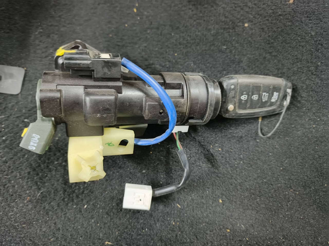 السلام عليكم جوزه مع ريمونت اصلي تفصيخ وارد أمريكي من مديل ١٩ الى مديل ٢٥ شرط اصلي تفصيخ انوع السيارت الموجوده فورتي صول كونه اكسنت ***********
