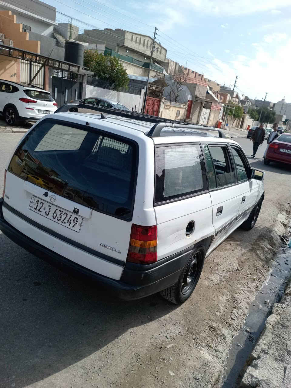 سيارة للبيع استرا موديل 93العنوان موصل جانب الايسر حي صدام الرقم ***********
