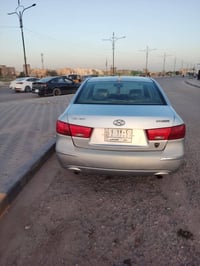 عسلام عليكم شباب سياره سوناتا 2010 سياره خير من الله بيهه ضربه بل جامل...