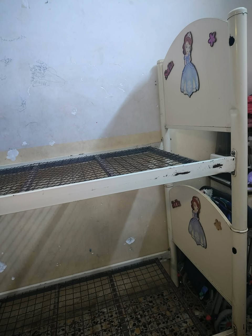 جرباية طابقين اطفال قياس ١٦٠ × ٧٠ تقريبا
الحاله نظيفه
حديد مع خشب مع لصقات
بغداد حي اور
السعر ١٠٠ الف
لا يوجد توصيل
***********
