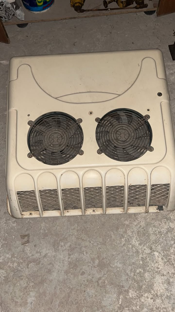 تبريد شطح للبيع السعر950وبي مجال بي ليك فقط بل فريز الخلفي ليك زغير ڤان شغال مراوح شغاله كهربائياته كلها شغاله مكانه بغداد وره علوه الرشيد

‭0771 759 7864‬
***********
