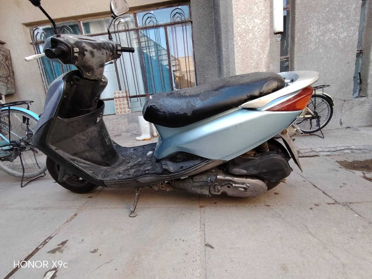 السلام عليكم بريز للبيع بيها نقوصات خفيفه مثل رون مكسور الكتف البارحه وكف عندي مال سلف مكينه ناعمه السعر 400 بي مجال حك الجيه *********** او ***********

