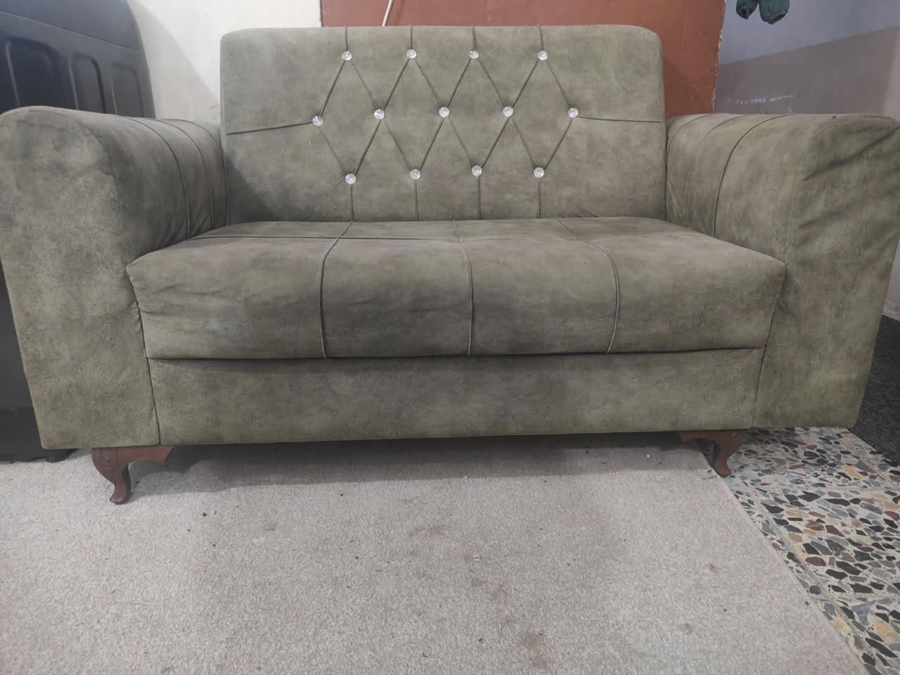 275 الف
7 مقاعد 
بغداد حي اور 
***********
