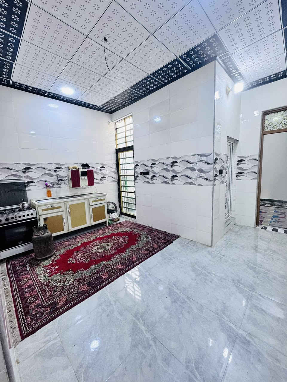 (🧿بيت للبيع طابو صرف🧿) 
مساحة 100 متر 
✅مكانه نجف مجمع بيتي مقابيل مجمع لميرات 

جميع لخدمات متوفرء 
✅ماي كهرباء مدارس 

(( سعر 67 وبي مجال ))
يتكون لبيت من غرفه 😴 
وصاله وستقبال ومطبخ وصحيات عدد ثنين ومكشوفه استفسار خاص
***********
