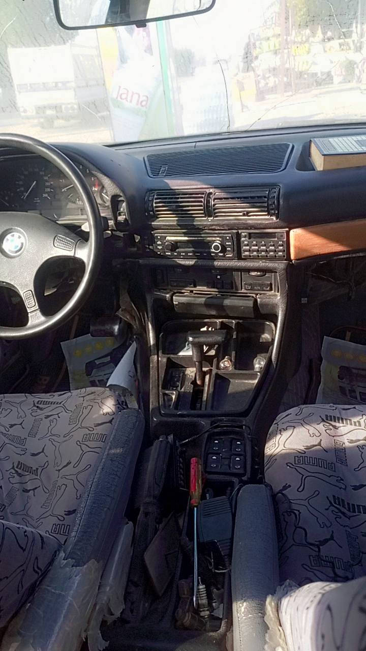 السلام عليكم من رخصه المدير المحترم بي ام للبيع موديل 91السعر 30وبي مجال***********
