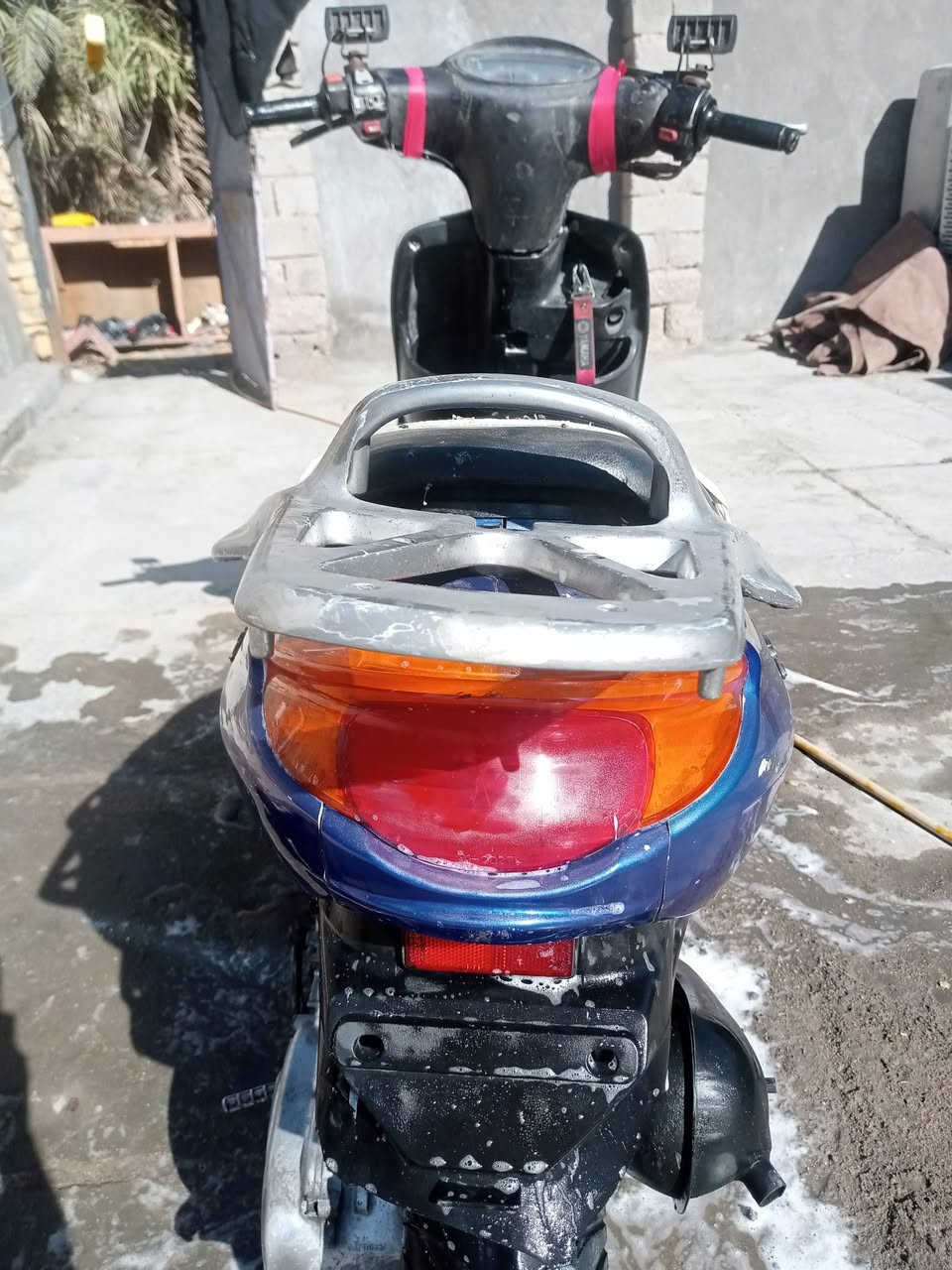 سلام عليكم للبيع دراجه دولفين شغاله سلف هندر شغاله مناقصه شي مال جناي سعر ٢٠٠ شراي  يجي خاص هاذه رقمي ***********
