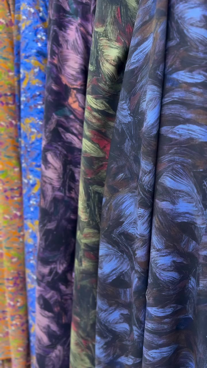 خاميه. درجه اولى 
شرط الفحص 
كشمير ايطالي.دي.سجارج
سعر القطعه ٦ ونص
توصيل موجود كل المحافظات 
للحجز واتساب
***********
