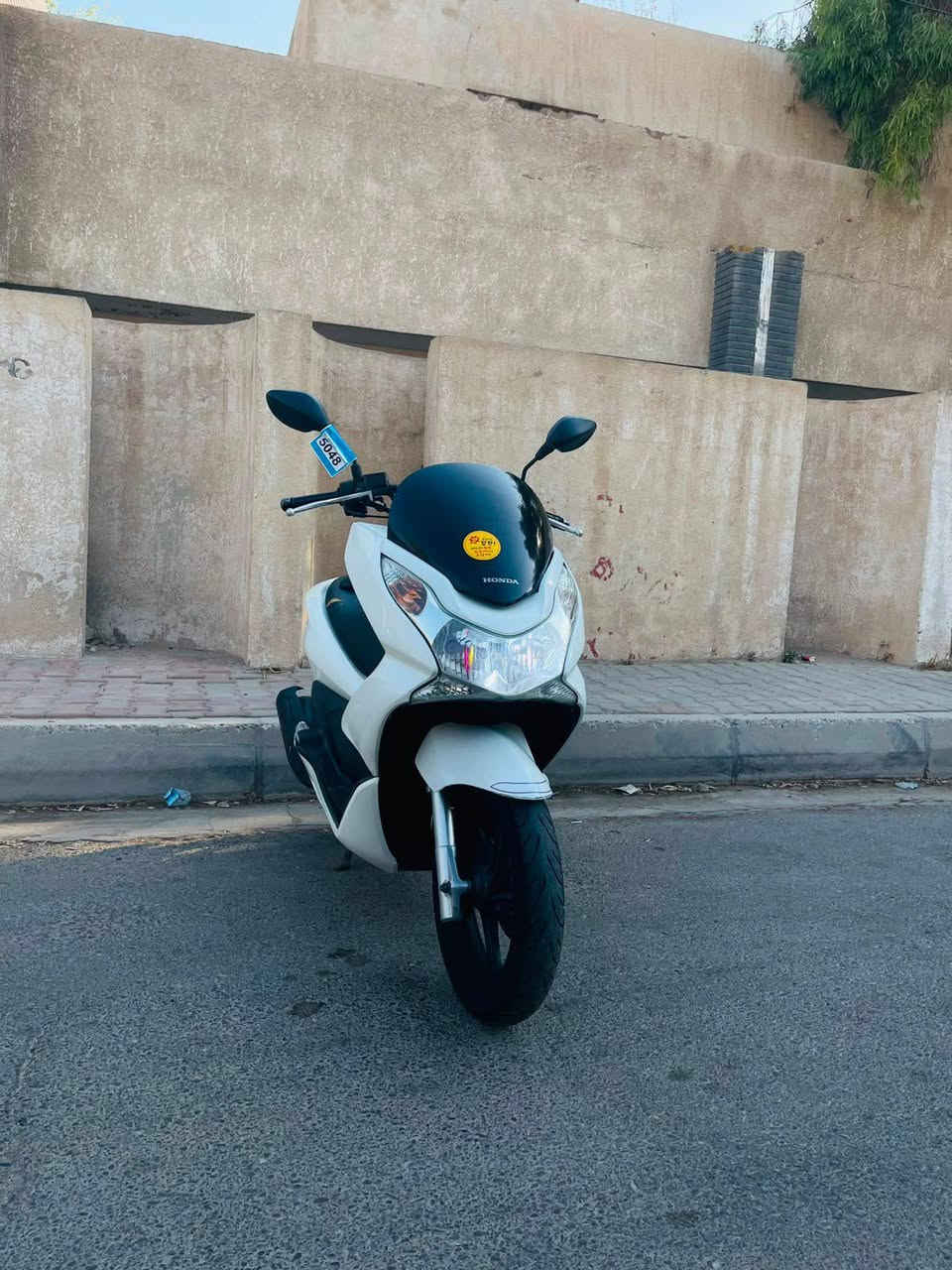 السلام عليكم للبيع دراجه pcxجيل اول مكينه 150 ماشيه ١٧الف دراجة  كلها ابلاديه شرط النضافه دراجهة مال رمبه المديل 2018ماخذها رمبه اوراق المعرض موجوده الدراجه على ايدي ياباني الاصلي JFدراجه جديده السعر 1500العنوان بغداد ***********
