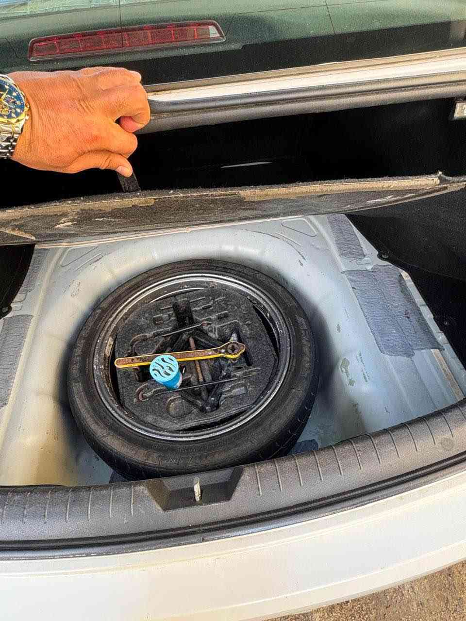 هونداي سوناتا 2019 خليجية فول مواصفات
قمارة بانوراما
بصمة تشغيل
مرايات جانبية شفط مع إشارة ترحيب عند الاقتراب من السيارة
يدات الأبواب كروم
ويل كب
حساسات
جنطة مميزة
كشنات مخمل لون عسلي
لايت عدسة LED + بروجكتر أمامي
إنارة ليد
رقم اربيل سنوية منتهية (بأسم الشركة)
الممشى (150الف كيلو)
" الحالة:
صبغ قطعتين (حادث بسيط بالجاملغ الأمامي جهة السائق + حافة البنيد + قاعدة الجاملغ من الداخل بيه تصليح
بسيط).
السعر 157(بي مجال)
*********** الزبير, البصرة
