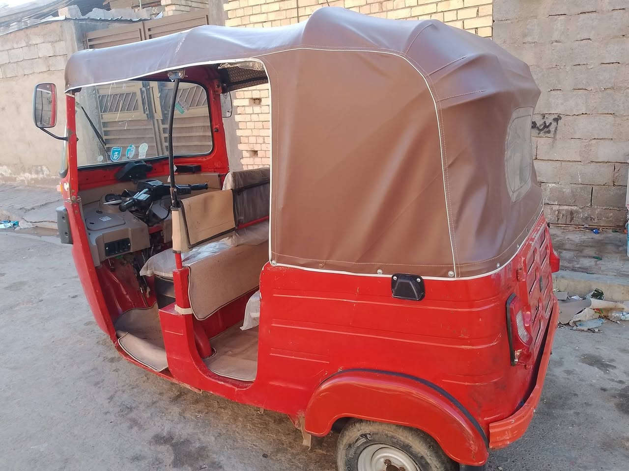 السلام عليكم تكتك للبيع رقم نكليزي 2018 رقم بغداد السعر 4700 وبيها مجال مكاني ‪***********‬‏
