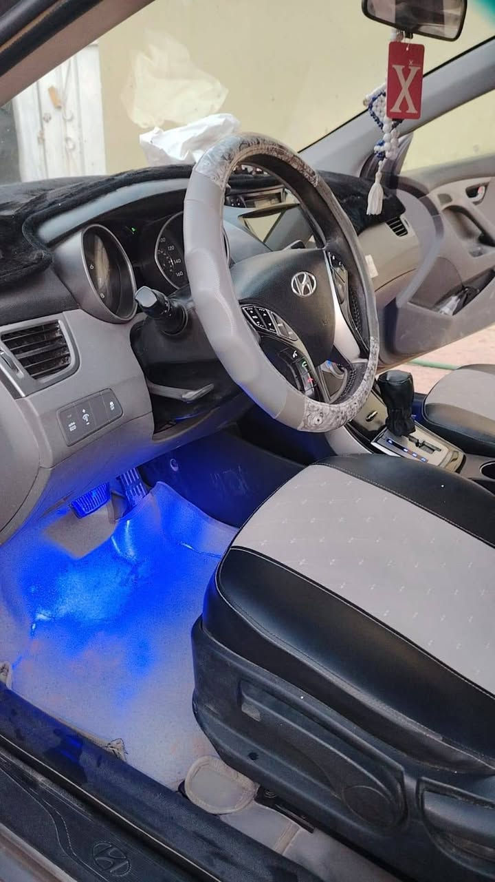 السلام عليكم لانتره 2012  انتصل وبيك خير ودلل***********
