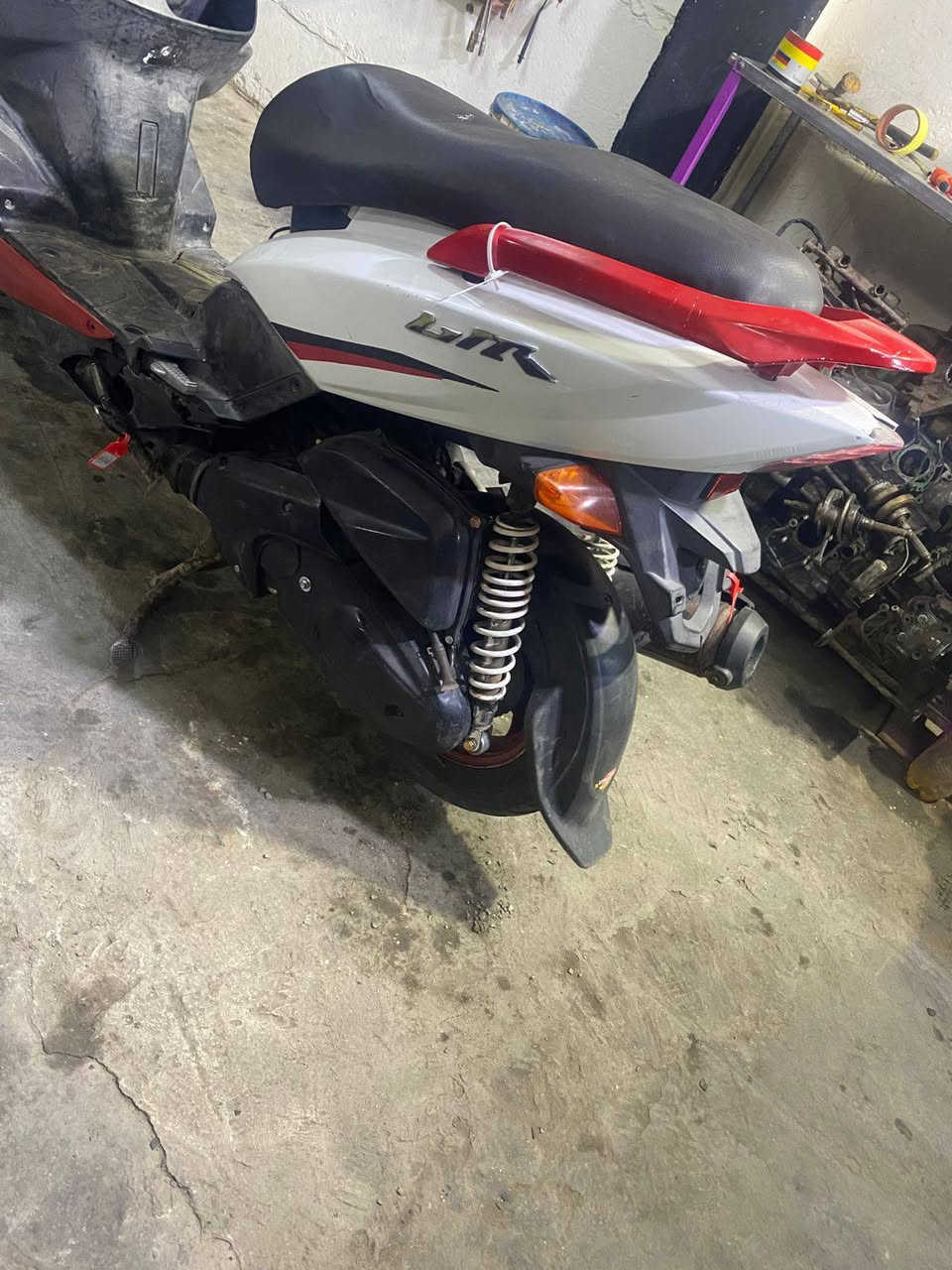 السلام عليكم دراجه جيتي ار سرعه 140للبيع الدراجه نضيفه حيل شلعه ومعدل تاكل الشارع مكينه ناعمه ابلاد ممفتوحه كهربائياته كله شغاله مابيه نقص السعر650 الرقم ***********المكان حي الجهاد
