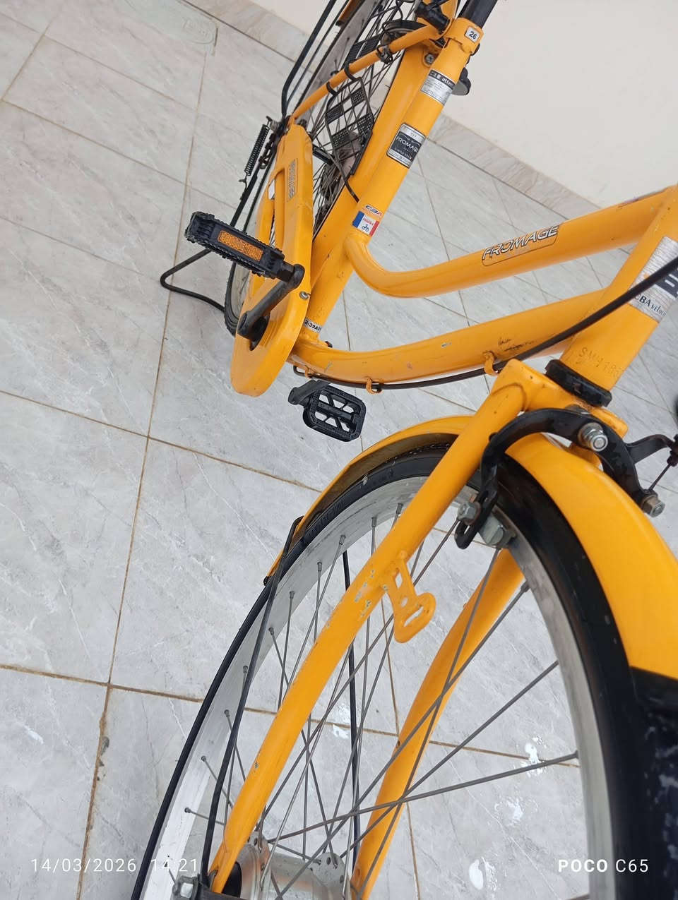 السلام عليكم بايسكل للبيع لون ليموني حجم 26 حساس جديد الباسكل الباسكل حاويه السعر 120وبي مجال للاستفسار ***********واتساب✍️
