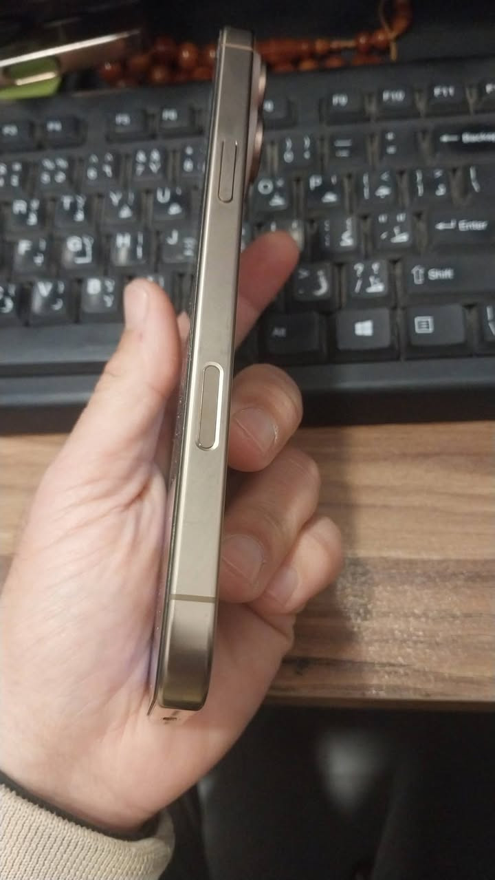 السلام عليكم حبايب للبيع Iphone 16 Promax نضيف جدا مكفول حتة من شخط نسبة البطارية وعدد دورات الشحن موضحة بالصور استخدام قليل جدا
ذاكرة 512 

العنوان بغداد حي العامل ***********
