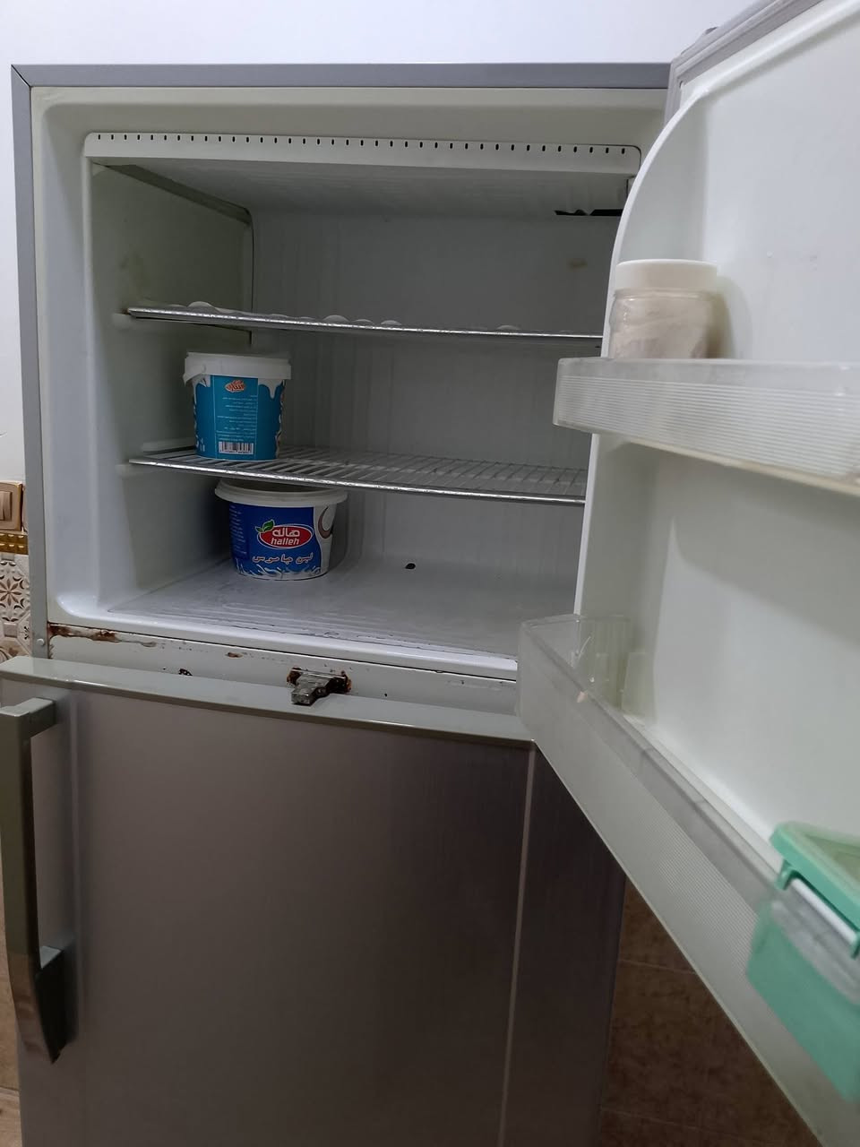 ثلاجه نظيفه للبيع حجم 18الاتصال على رقم ***********
