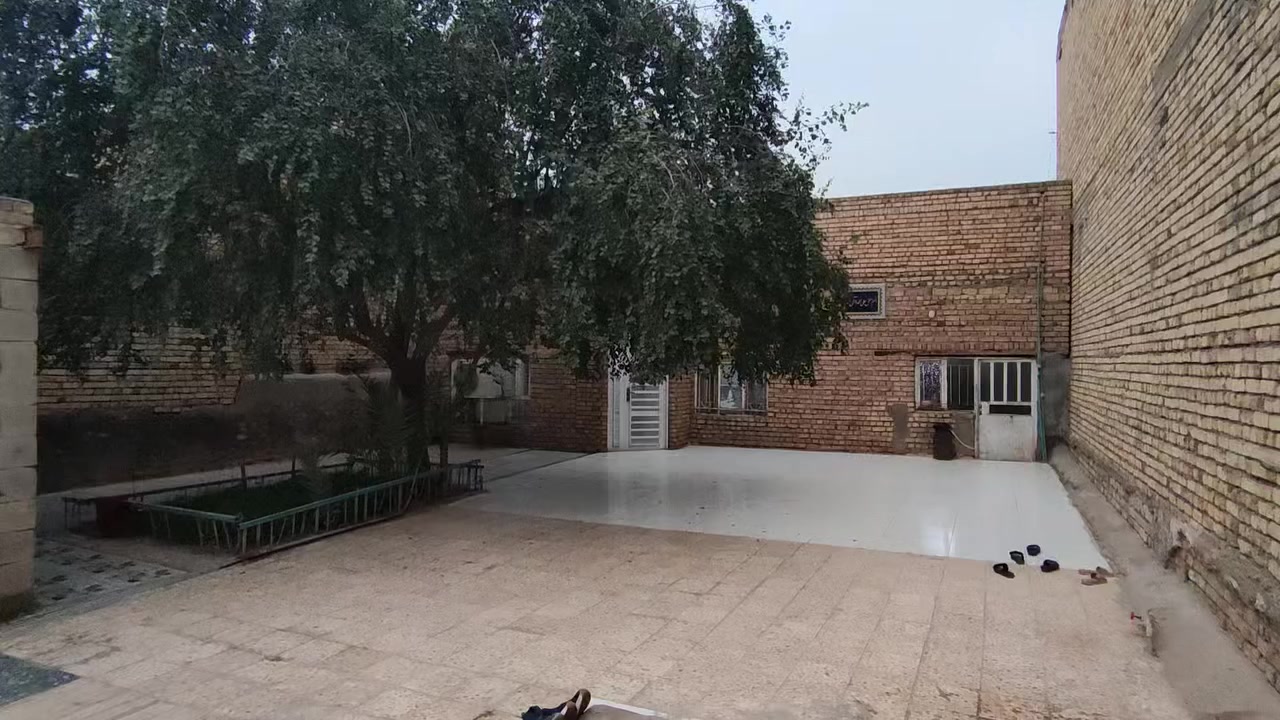 بسم الله الرحمن الرحيم 
السلام عليكم 
دار للبيع مساحه (450 متر ) 
ميسان حي المصطفى قرب علوه الحبوب الجديده . متوفر كافه الخدمات في المنطقه للاستفسار الاتصال
***********
