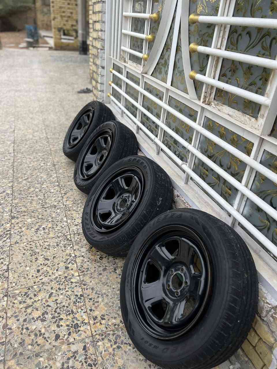 سلام عليكم تخم ويل وتاير بوليسي مع طوس والستدات نضافه 90‎%‎للاستفسار ***********
