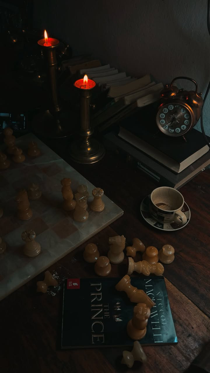 ♟️ للبيع: مجموعة شطرنج وضامة إيطالية أصلية فاخرة 🇮🇹

مجموعة نادرة وأنيقة تحمل الختم الأصلي C.A.A. Made in Italy، مصنوعة من الحجر/الألباستر المصقول، كاملة بجميع قطع الشطرنج والضامة الأصلية مع اللوح الأصلي.

✔️ شطرنج كامل 32 قطعة
✔️ قطع الضامة كاملة
✔️ صناعة إيطالية أصلية
✔️ ارتفاع الملك حوالي 8 سم
✔️ قطعة مميزة للديكور، اللعب، أو لهواة التحف والاقتناء

المجموعة محافظة على طابعها الكلاسيكي وجمالها الأصلي، وتعتبر إضافة راقية لأي منزل أو مكتب.

للمهتمين يرجى التواصل على


**إذا كنت صاحب هذا الإعلان وتريد حذفه لأي سبب، رجاءا أرسل رسالة إلى الدعم الفني**