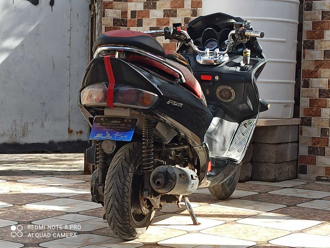 سلام عليكم دراجه فورزه صفر سته للبيع دراجه جاهزه من كلشي كامله نضيفه شوف العين كهربائيات كامله لايت زنون رباعي محرك ما مفتوح يراد لها بس دوشمه الكشن لن مفارغ لها والله سعرها 750 و بيها مجال الطيبين مكاني البصره بني منصور قضاء الصادق رقم الهاتف ***********
