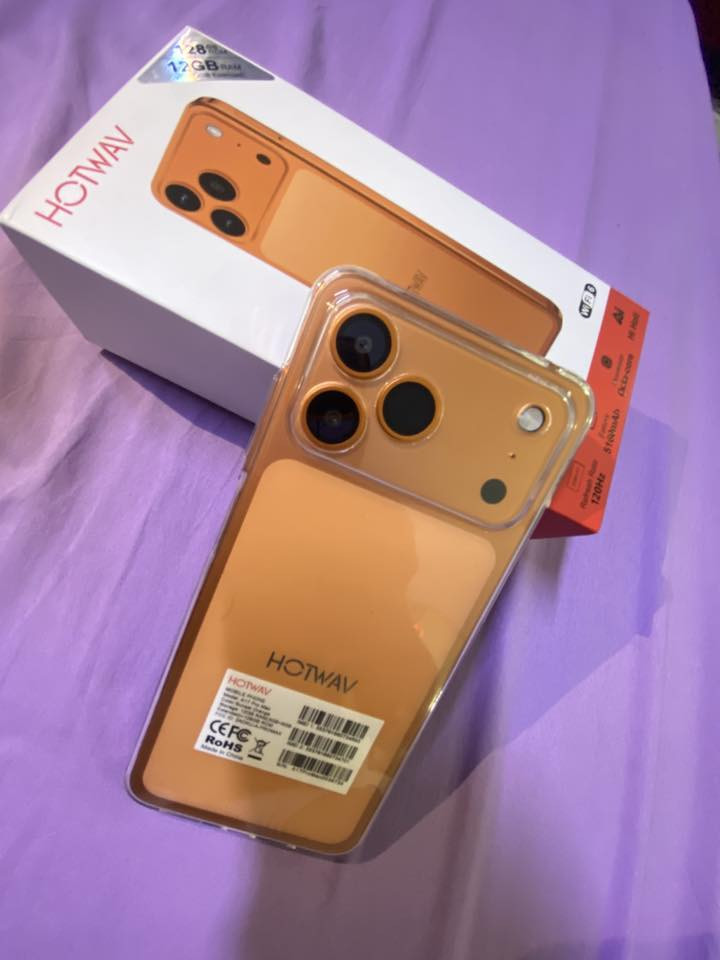 تليفون اي 17 برو ماكس
استعمال اسبوع تقريباً 
من شركه هوت ويف الغنيه عن التعريف. 
16 جيجا رام و 128 جيجا
الشاشه 120 هيرز
السعر 125 الف.  مكاني بغداد الغزالية 
مع الملحقات ***********
