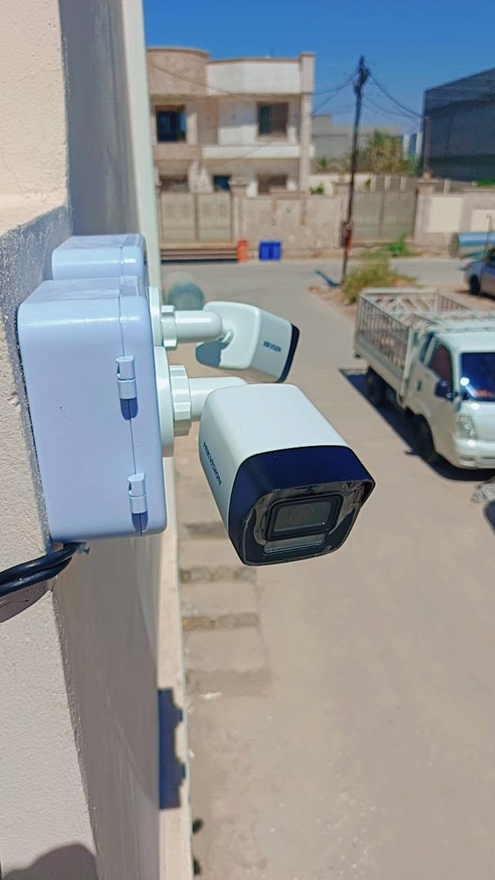السلام عليكم 
📹 تم بحمد الله تنصيب منظومة كاميرات مراقبة من شركة Hikvision
✅ عدد 7 كاميرات بدقة عالية لتوفير حماية ومراقبة على مدار الساعة.

نقدم خدمات:
• تنصيب وبرمجة كاميرات المراقبة
• صيانة وتوسعة المنظومات
• تركيب أجهزة التسجيل وربطها بالموبايل للمشاهدة من أي مكان

للاستفسار والحجز:
📞 ***********
📞 ***********

أحمد لتقنيات الأمان والكهرباء
نقدم لكم أفضل الحلول الأمنية بأعلى جودة وأسعار مناسبة.
