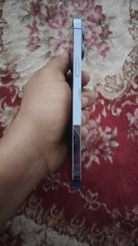 ايفون ١٣ • ذاكرة ٢٥٦ • بطارية ٧٩%