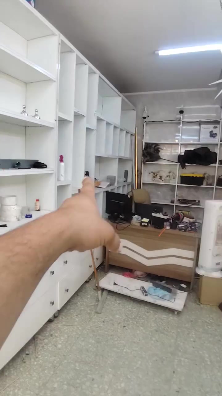 للبيع.....
فاترينات ورفوف وميز مكتبي وكرسي للبيع
***********
