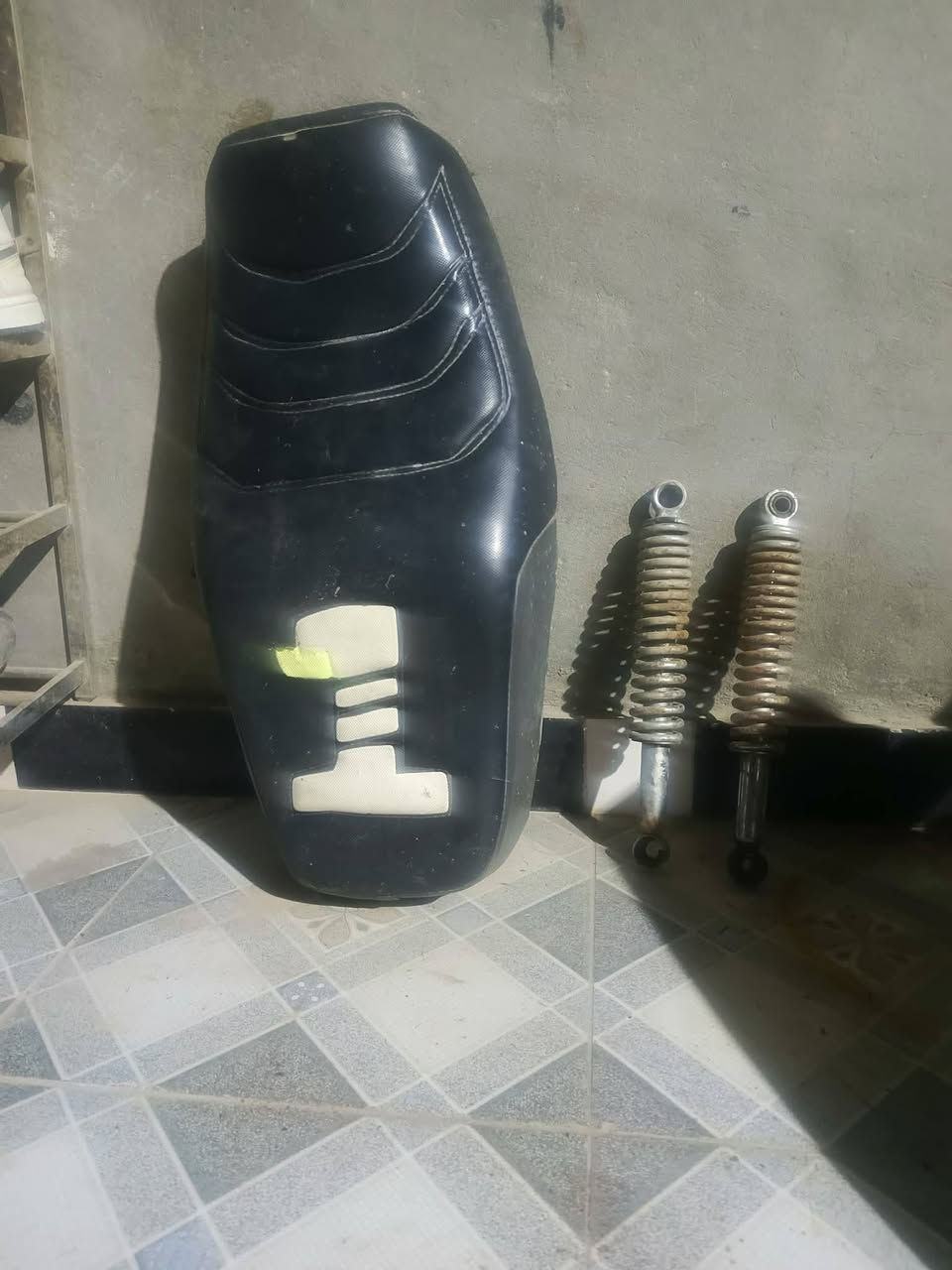 سلام عليكم 
غراض للبيع مكينه نامه اصلي شلامجه 25
كشن تانكي دبلات خلفي وياله امامي وخلفي دبل سيم
وعندي سيم السعر خاص


**إذا كنت صاحب هذا الإعلان وتريد حذفه لأي سبب، رجاءا أرسل رسالة إلى الدعم الفني**