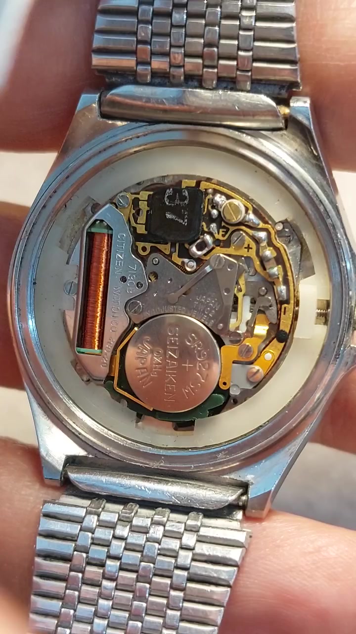 ستزان مينا وكيس مميز 
استيل بلكامل
انتاج 1988م
قطر 36
بطارية مكنة خاصه 
مينا مشطب مميز 
وسعر ٧٥ ألف 
مقاوم للماء


**إذا كنت صاحب هذا الإعلان وتريد حذفه لأي سبب، رجاءا أرسل رسالة إلى الدعم الفني**