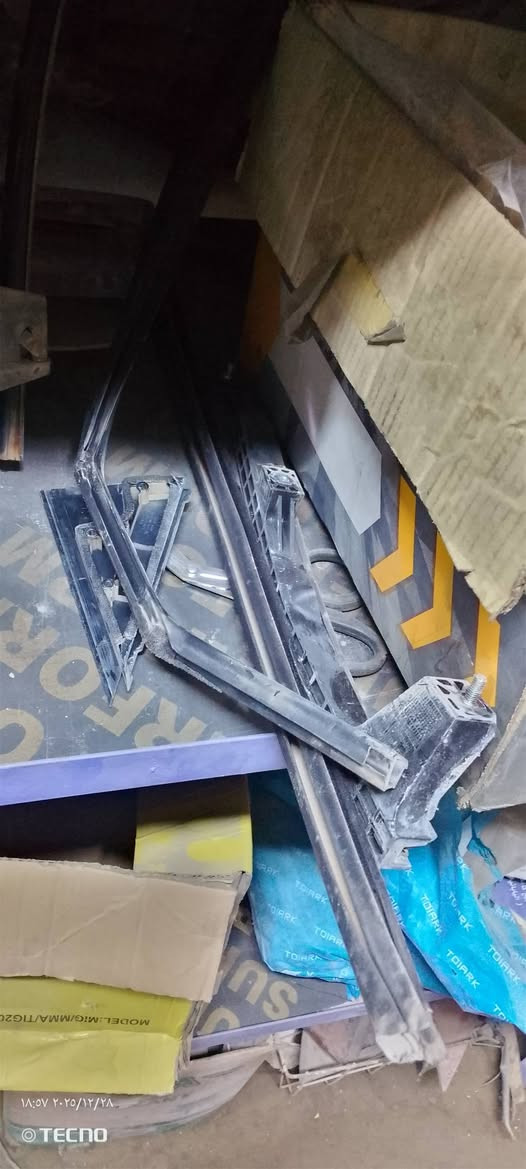 سلام عليكم يوجد غراض النتره i30 للبيع جامه باب خلفي وماطور جام وكيلون خلفي صفحت السايق  وبطاين ***********
