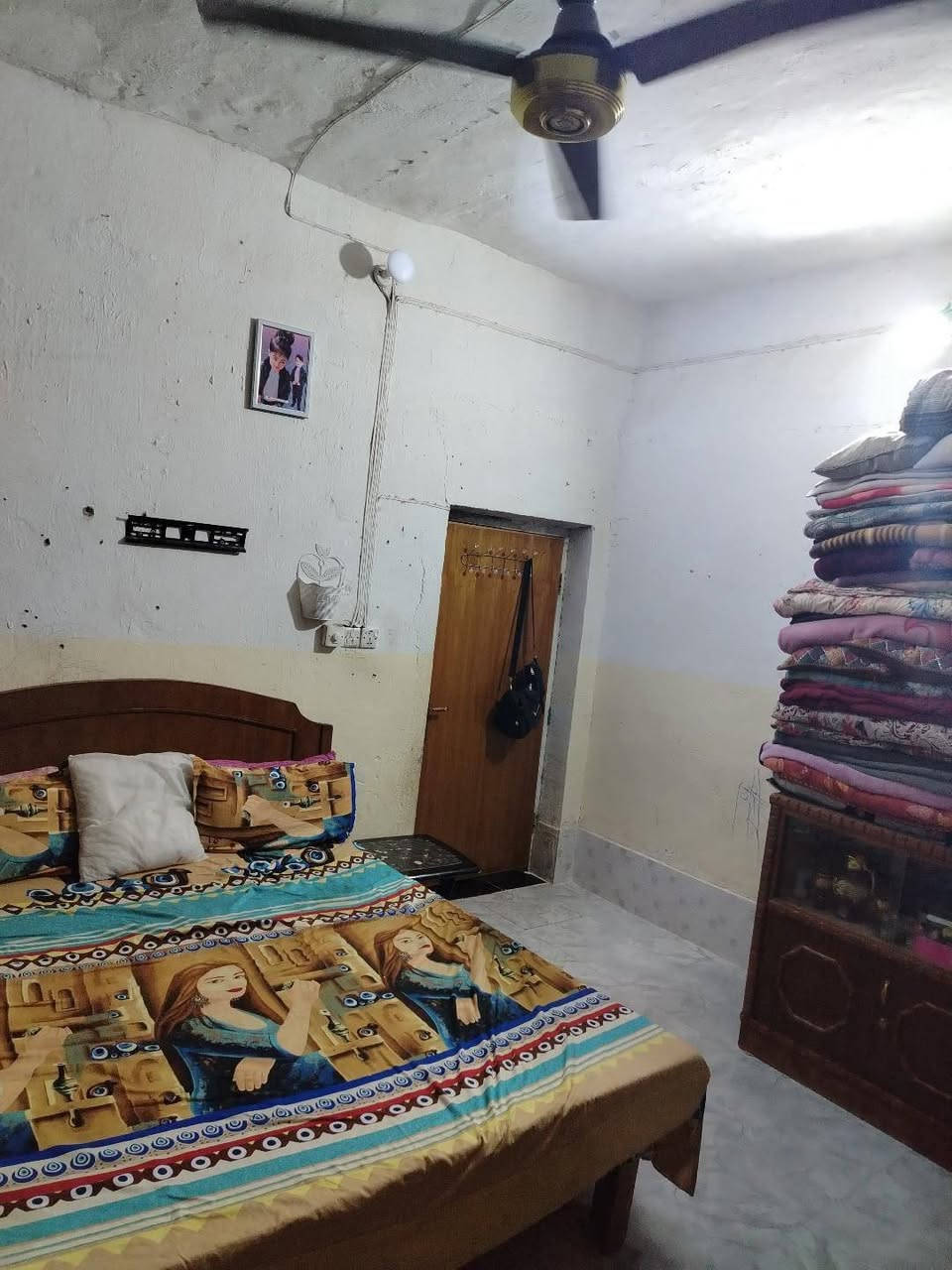 سلام عليكم
بيت للبيع في حي الحكيم نزله سكله الوادي يحتوي ع غرفه وصاله واستقبال ومطبخ حار بارد ومحلق صحيات داخليه وخارجيه المساحه 140 السعر 50 وبي مجال 
للاستفسار الاتصال ع ***********
