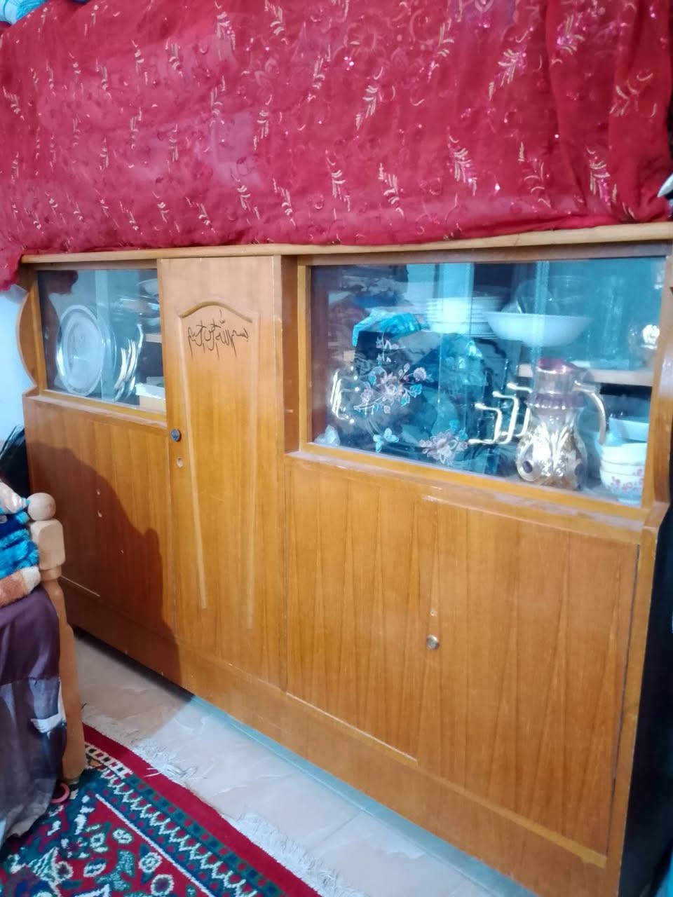 بوفيه نضيده مستعمل للبيع نضيفه السعر 150 وبيها مجال مكاني بابل 
‏‪***********‬‏
