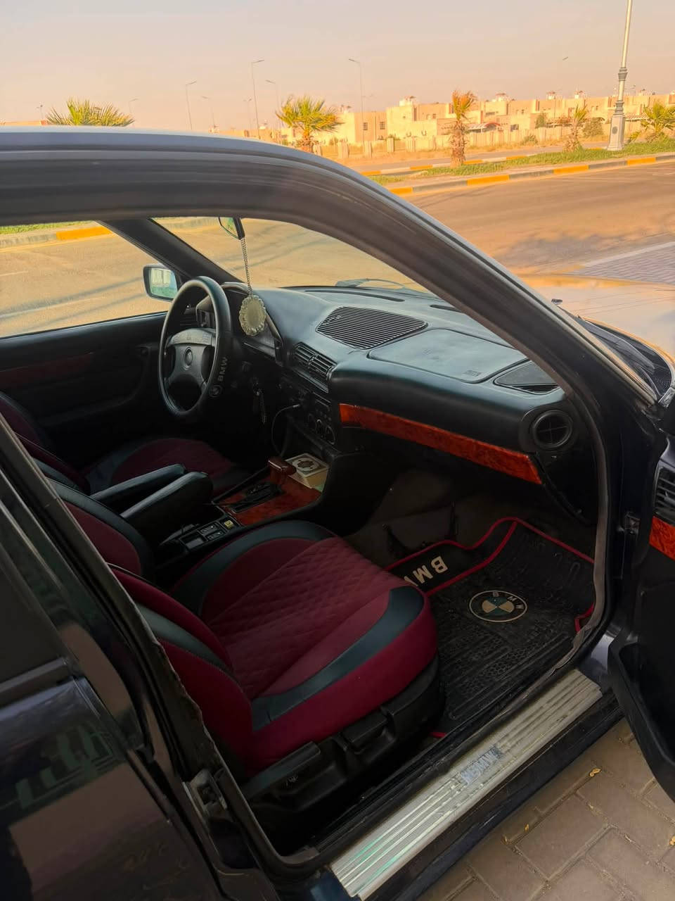 السلام عليكم 

BMW 525i  1994
المحرك 2.5 … 6 سلندر 
گير اوتوماتيك 
بدون حادث فقط صبغ عام 
 رقم اربيل منتهيه السنويه سنه 2025
 اللون نيلي
 المقاعد جلد لكن مغلفه 
تبريد شغال .. فتحه سقف 
مرايه حانبيه كهربائيه شغاله
 المصابيح الاماميه لد
العنوان البصره ام قصر 
***********

السعر (60) ورقه
