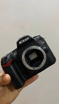 نيكون d90 نضافة جيدة مثل ما موضح ب صورة  وياها عدسه 28_80 شتر قليل  +ف...