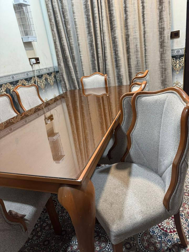 ميز طعام صاج  اخو الجديد ٨ كراسي الطول مترين مشتريته فوك المليون اريده ٧٥٠ المكان شارع فلسطين الاتصال على رقم ***********
