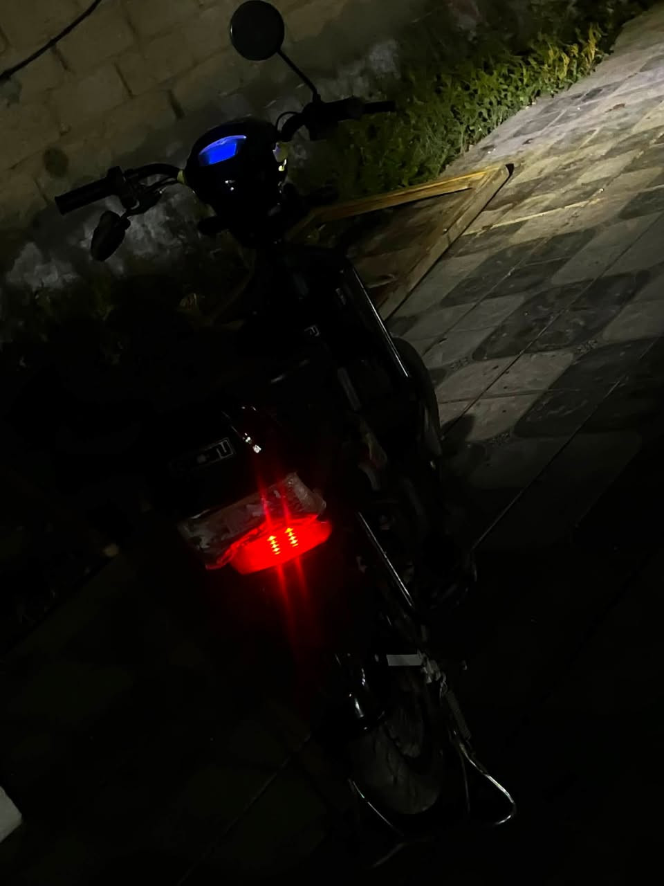 دراجه حجم 14 VIP فول مواصفات تشغيل عن بعد و نظام حمايه و تقليل و تفتيح مع قفل التاير و تجي بيه سويجين و بصمتين لايت عالي ناصي مع اشاير و هورن علي يصطر تدفه كشنات تدفه سكلايتر. عداد كيلو متر و ملي متر تجي التراجه 4 باتري مصطره مع شاحنه اصليه ولي مرايات سله تشتغل. دراجه شحن مع بايدر دراجه مجمبزه على الاخير و محافظ عليه الله شاهد و ما صارله اهواي تقريبا أسبوعين سرعته 45 تتحمل وزن 80 كيلو دراجه واحد على واحد 1️⃣ رقم الهاتف (***********) وتساب رسايل فقط و السعر ماسنجر خاص
