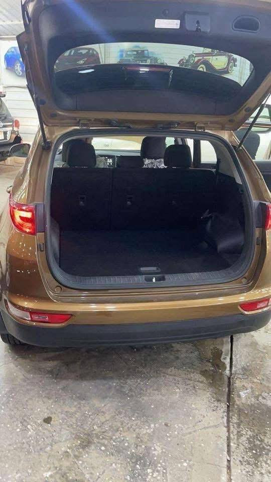 السلام عليكم سبورتج 2018 وارد امريكي للبيع ماشية 47000م  مواصفات Lx
شاشة كبيرة كامرة خلفية تحكم استيرن تدفئة وتبريد بالكشنات كشن السائق كهرباء وبعد موصفات اخرى  صور الحادث بالمنشور الجاملغ الأيمن بي بارد وبيهه بالعراق ابو دراجة ضرب باب السايق ومصبوغ 
سعرهه 155  وبيهه مجال بسيط مكاني بغداد البلديات رقم الهاتف ***********
