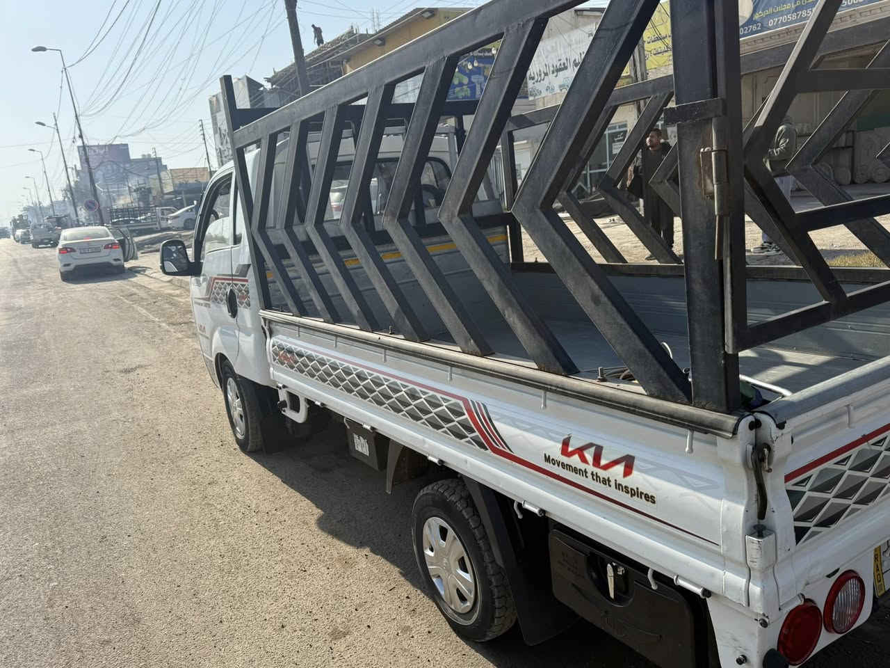 السلام عليكم
كيا حمل موديل ٢٠٢١ 
ضرر باب السايق فقط صبغ والباقي مكفول لغد وشاصي كير مكينه صدر جديد مكفوله تايرات جديده 
محرك ٢٧٠٠ 
السياره جاهزه 
نقص فقط غاز التبريد 
السعر ١٣٥وبيه مجال  
مكاني الغزاليه 
الشراي يتصل ***********  
غير متواجد خاص
