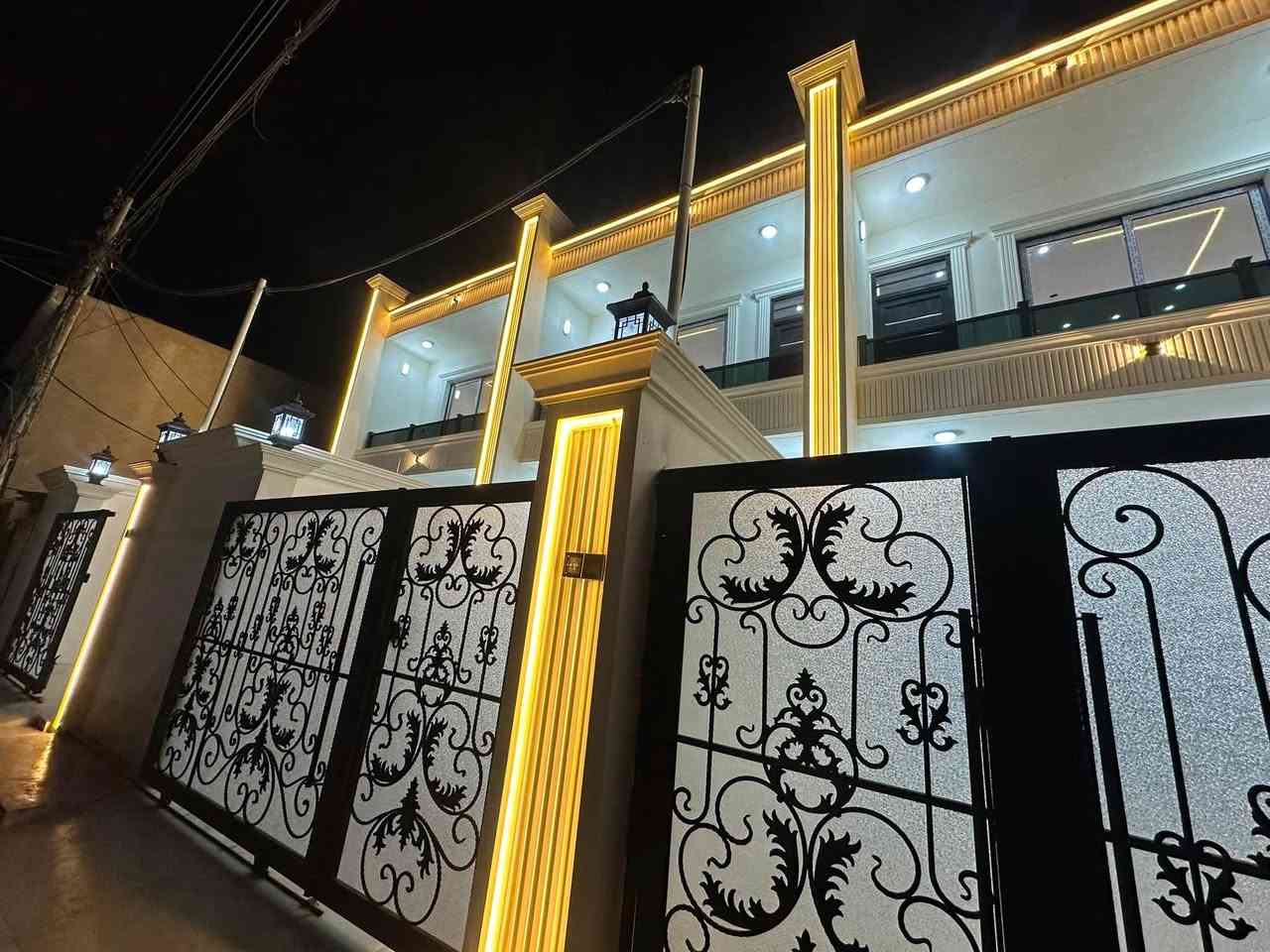 3 بيوت للبيع مساحة الدار الواحد 100 متر طابقين فول مواصفات بناء حديث طابو ملك صرف 
في كركوك - اسرى مفقودين قريب من سايدين جامع المعراج 
سعر الدار الواحد : 120 مليون وبي مجال 
***********
