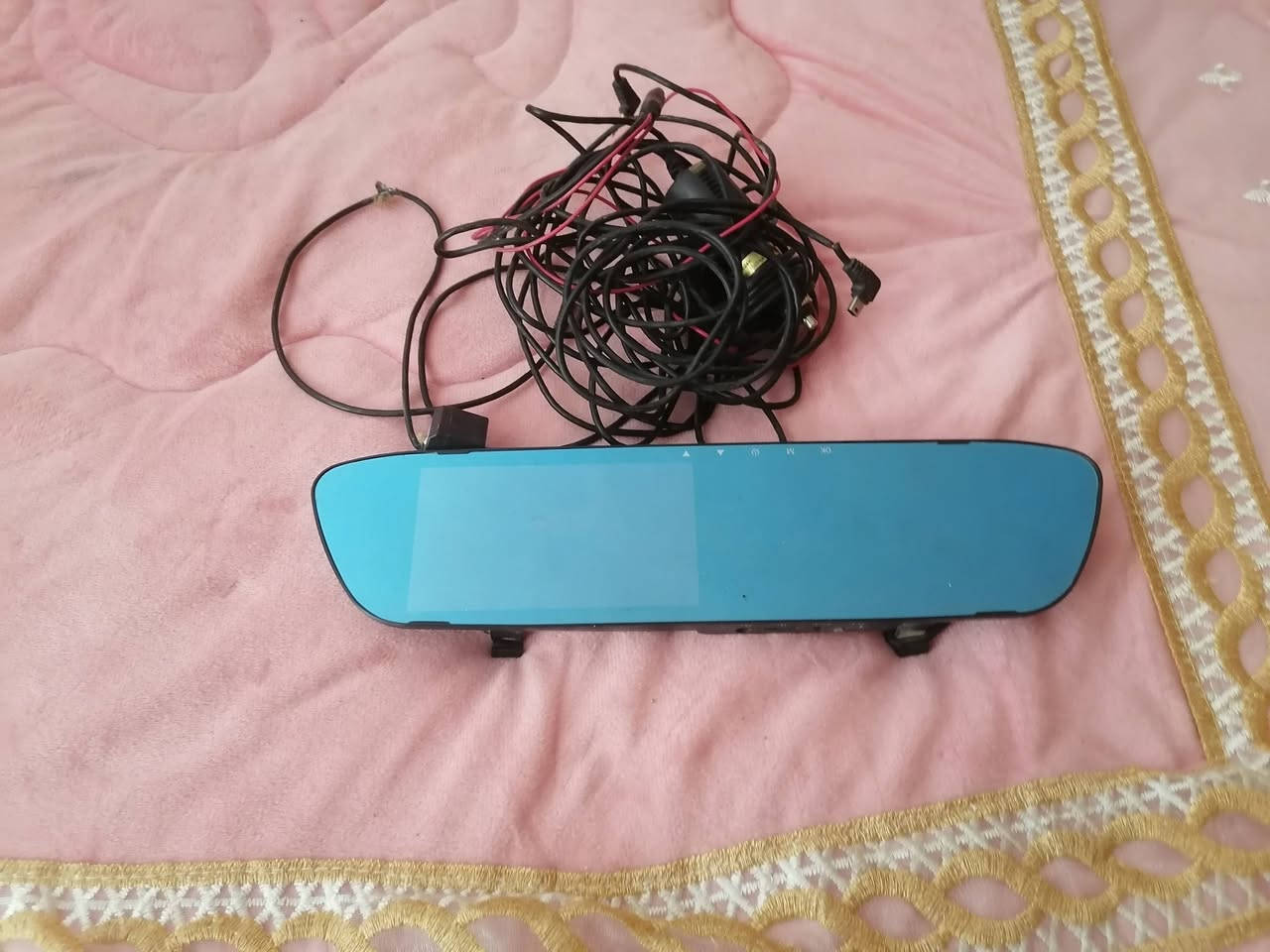 سلام عليكم عندي للبيع فان عل جداحه مال السياره و كامره و شاشته و نشره داخليه  الي يريد يتواصل وياي /هاذ رقمي ***********
