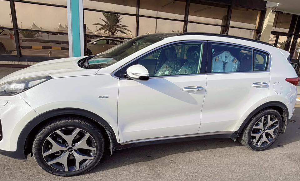 السلام عليكم سبورتج 2018خليجيه
جيتي لاين فول الفول 1/1مواصفات معروفه محرك 2400 السياره بيها طخه خفيفه ب الباب مال الجنطه وطخه بالدعاميه الخلفيه السياره ماشيه 90 الف 
العنوان شارع فلسطين للاستفسار الاتصال ع هذا الرقم ***********
