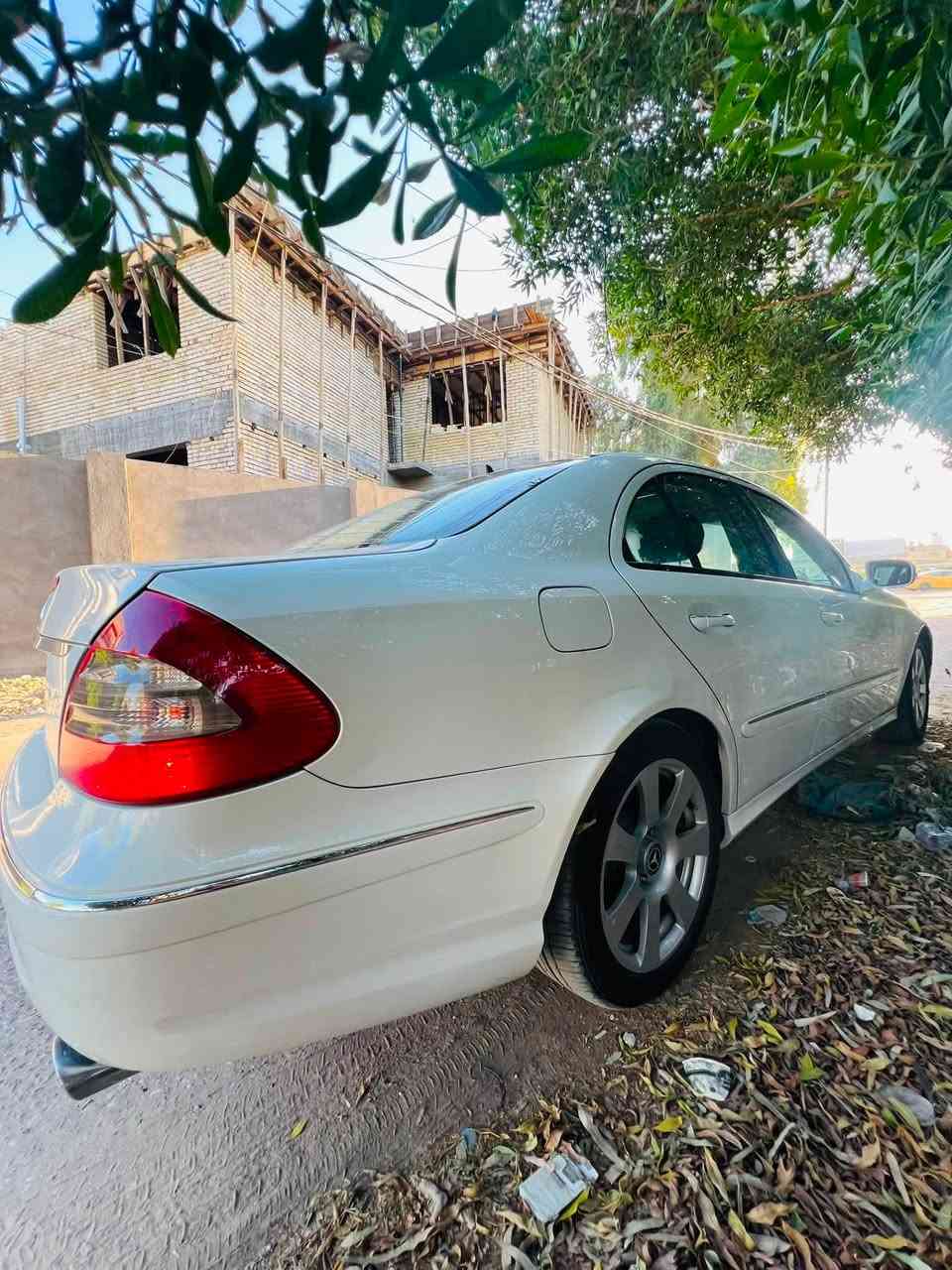 مارسيدس E350 2008
بدون صبغ 
محرك وكير كفاله
رقم بغداد بأسمي

المواصفات:
محرك 3500 كير 6 نمر
بانوراما
حساسات اماميه 
شاشه جبيره
تبريد قطعتين 
تحكم بالتبريد السائق والجهه اليمنى منفصل
كروز سرعه
ستيرن تحكم كهرباء
تحكم ستيرن 
شفتات ستيرن 
لايت زنون 
برده خلفيه كهربات 
تجوات خلفيه كهرباء والاماميه كهرباء
كشنات تدفئه 
سيدي جنجر
اناره ليليه داخليه 
كشنات تحكم كهربائي
خزن ميموري 
شاشه عرض عطلات 
اشاره ترحيب 
كشنات جلد 
السعر 155 وبيها مجال 
للاستفسار الاتصال على الرقم التالي ***********
