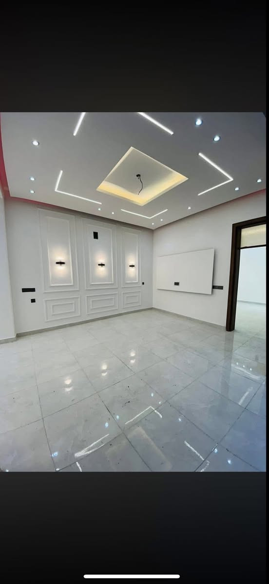 ✨ بسم الله ما شاء الله – فرصة ما تتعوّض (بيع مستعجل) ✨
🏡 بيت أنيق بطراز مغربي مميز، جاهز للسكن فوراً وبموقع هادئ ومطلوب

🔹 المساحة: 100م

🔹 الواجهة: 6.25م | النزال: 16م

🔹 طابق ونص بتصميم عملي ومريح

تفاصيل البيت:

✔️ غرف نوم 2

✔️ صالة كبيرة مفتوحة على الحولي مع قاطع سلايد

✔️ مطبخ عملي

✔️ حمّامين

✔️ منور يضوي البيت ويوفر تهوية ممتازة

📑 السند: طابو زراعي (25)

📍 الموقع: الدورة – البوعيثة – السلطان الثالث

منطقة هادئة وقريبة من جميع الخدمات 🛍️

🚨 بيع مستعجل وسعر قابل للتفاوض

📞 للاستفسار:***********

📲 اتصال / واتساب

لا تضيع الفرصة… بيت مرتب ينتظر صاحبه �
