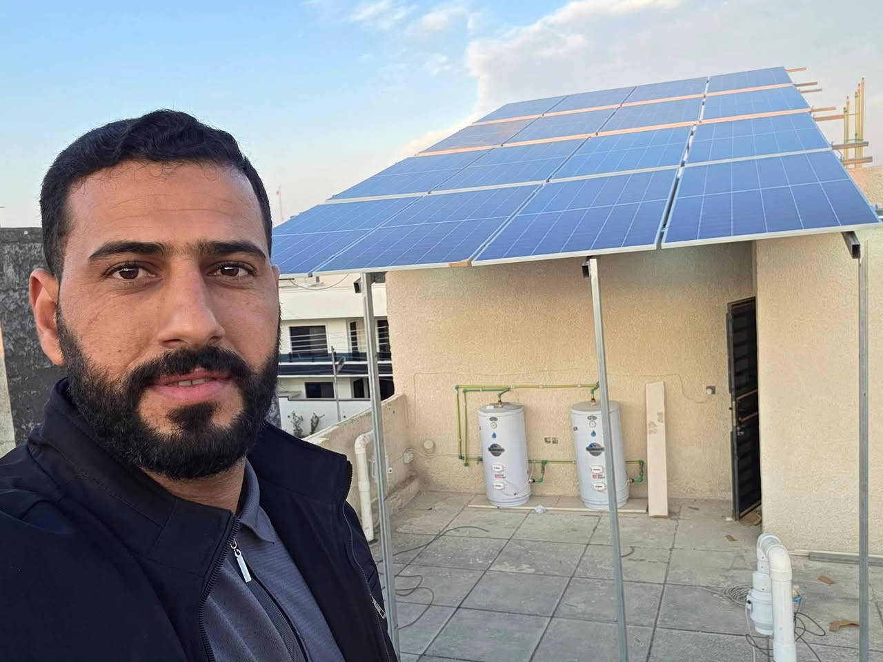 قامت شركة الجزيرة للطاقه الشمسية بتركيب منضومة طاقة شمسية بقدرة ٣٥ امبير ليلي نهاري في محافظه بغداد منطقه حي الفرات وتم استخدام احدث الاجهزة والاقوى في الاسواق العراقي
1-بطاريات بيسن كرين حجم ١٦ كيلو واط عدد ٢ بضمان هو الاقوى في العراق لمده ١٠ سنوات 

٢-انفيرتر كرواط حجم ٦ كيلو واط عدد ٢ اي مجموع ١٢ كيلو واط وبضمان ٢ سنه 

٣-الواح لونجي ٦٢٠ واط عدد ١٦ لوح وبضمان لمده ١٥ سنه لونجي الشركه الاولى في العراق من حيث استخدام الالواح الخاصه بها 

٤- استخدام نظام ATS حديث وذات امان عالي لنظام Ac  وكذالك لنظام DC وحديد مغلون حجم ٢ ملم ضد الصدا 

تم ذالك بواسطه كوادر شركة الجزيرة للطاقة الشمسية  ذات معاير ومقايس هندسيه عاليه وجوده عاليه في العمل للاستفسار والتواصل الاتصال على الارقام التالية

م. معين ***********
م. زيد    ***********
م.ويدل  ***********
