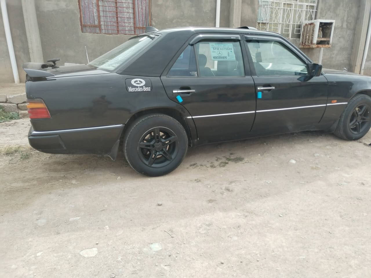مارسيدس 300 موديل 1989
رقم انبار دولي سنويه ل2031 تحويل ثاني يوم 

بيه ضربه خلفيه بسيطه سياره مصبوغه للجماليه 

محرك وكير خراطيم 4 سلندر نوزل كهربائي

 قواعد دبلات  سليمه 

غرفه ارضيه وكشنات  جلد 

تخم تاير حداديه جديده تبريد شغال كهربائيات كله شغاله

#السعر 43 وبيه مجال قليل للشراي 

#مكاني #ناصريه بلغراف ***********
