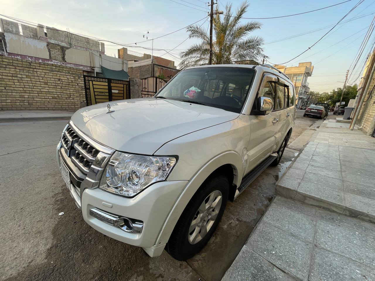 حبتور ٣٥٠٠ فول مواصفات موديل ١٥ صبغ شبر بالبنيد ودعاميه للجماليه فقط كير ومحرك مكفول من الفتح صدر تخم تاير تبريد مقاعد جلد فتحه شغاله اي نقص مابيه السياره، الشراي يتصل *********** بغداد الجديده تحياتي لصاحب الكروب،،
