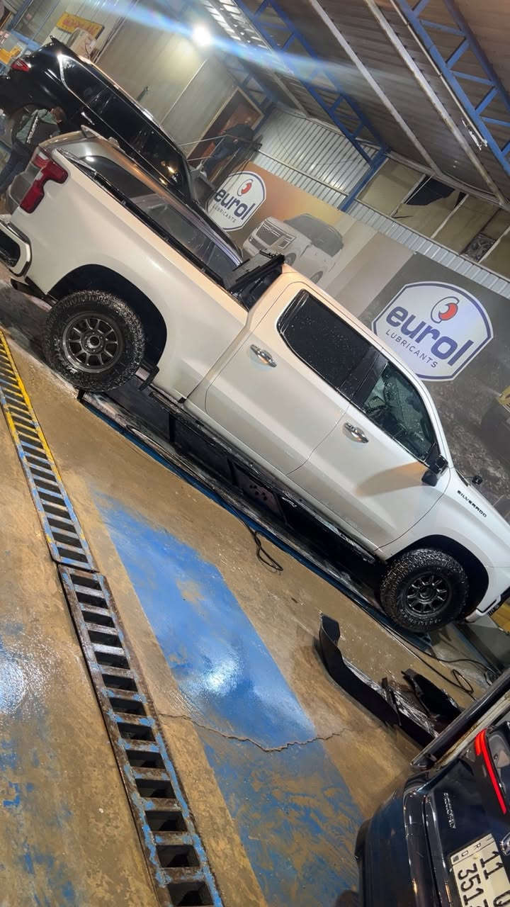 السلام عليكم
 سلفرادو مودل ٢٠٢٠ للبيع او المراوس
 وارد امريكي حادث موجود بالصور فول مواصفات فتحة جلد تدفئة كشنات تحكمات كرسي كهرباء محرك ٥٣٠٠ /٨ سلندر وباقي المواصفات المعروفة 
ماشية ٦٣ ميل
مكان السيارة بغداد / الدورة
السعر ٢٣
للاستفسار *********** واتساب موجود
